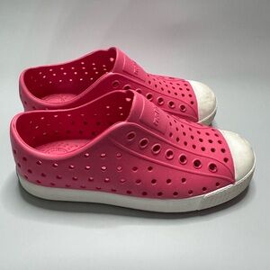 Native hot pink size 13